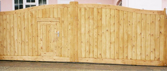 wooden-driveway-gate-main